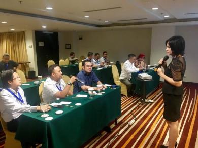 TRAINING PUBLIC SPEAKING